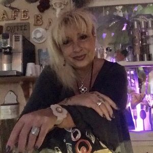 Meet your Posher, Eleonore